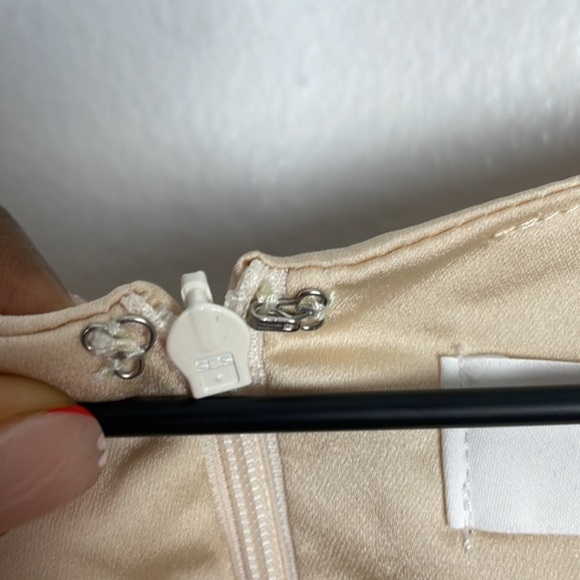 NWT ASTR Satin Balloon Puff Sleeve Top - Picture 11 of 11